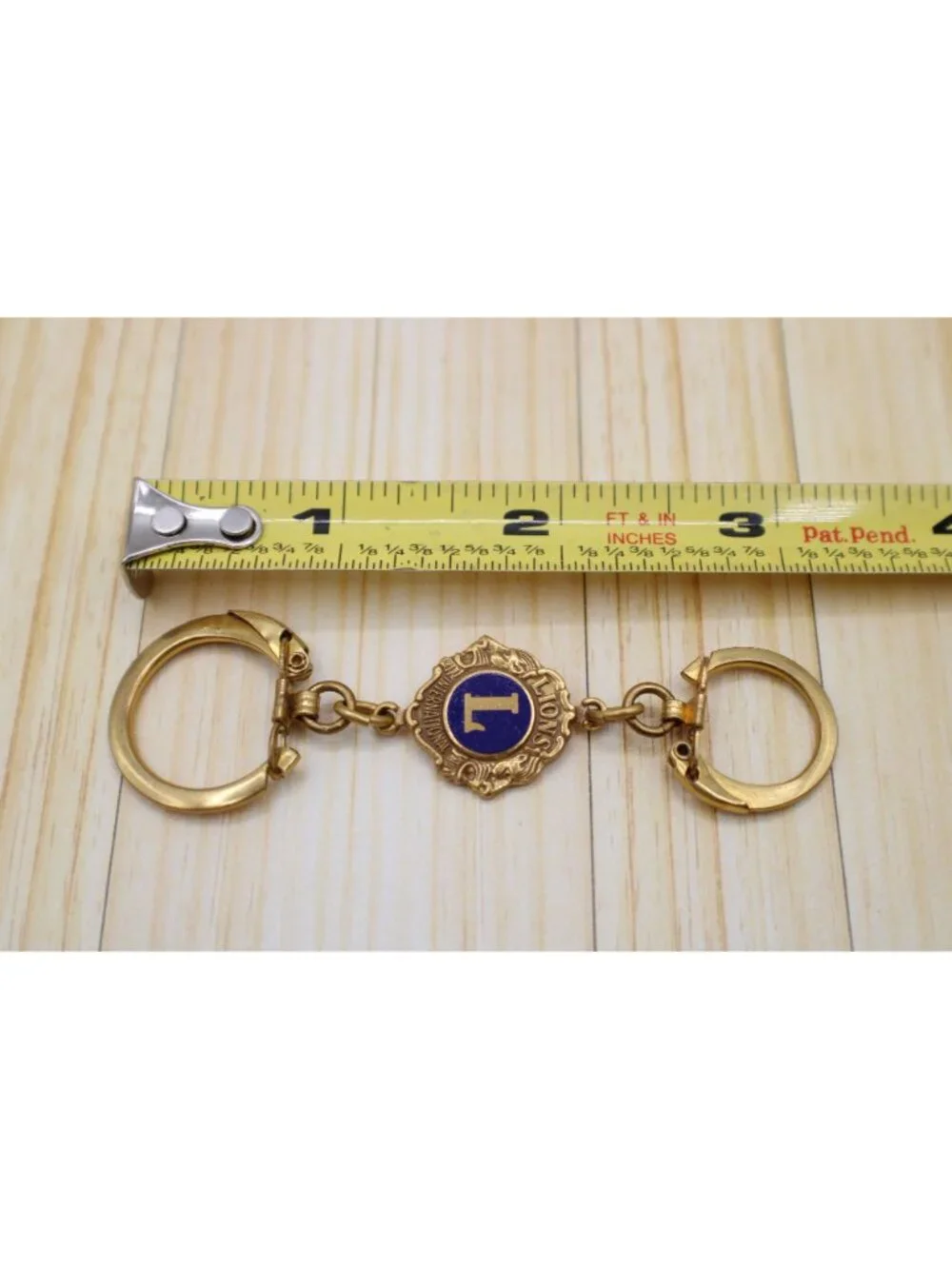 Vtg Leavens Lions Club International Emblem Dual Ring Keychain Medallion Collect